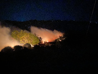 Torricella Sicura - Incendio nella notte, in fiamme anche querce secolari
